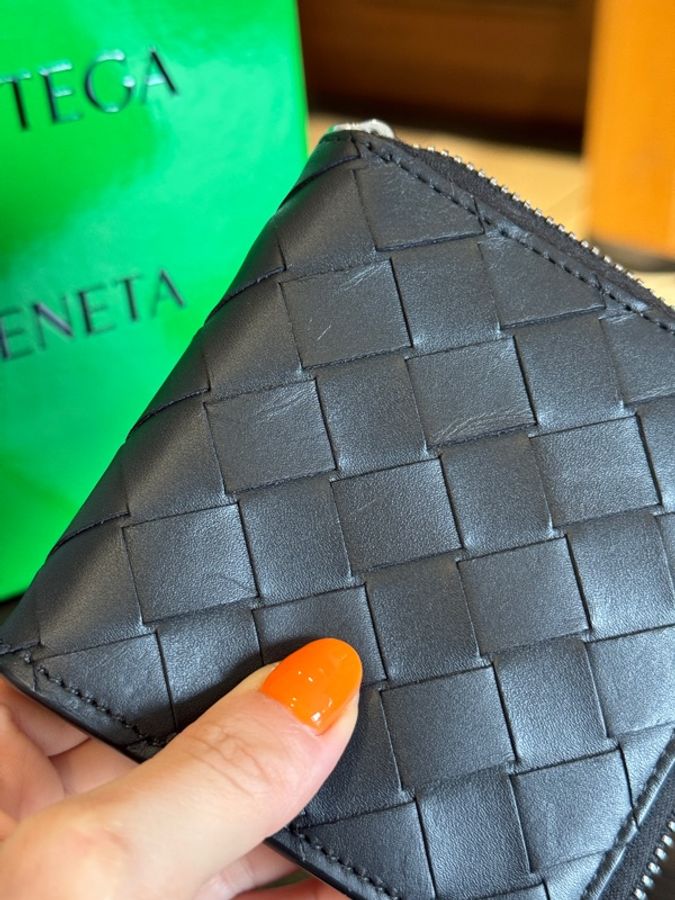 使用不到一個月 BV 編織 L型短夾 黑 Intrecciato Square Zip Around Wallet-4
