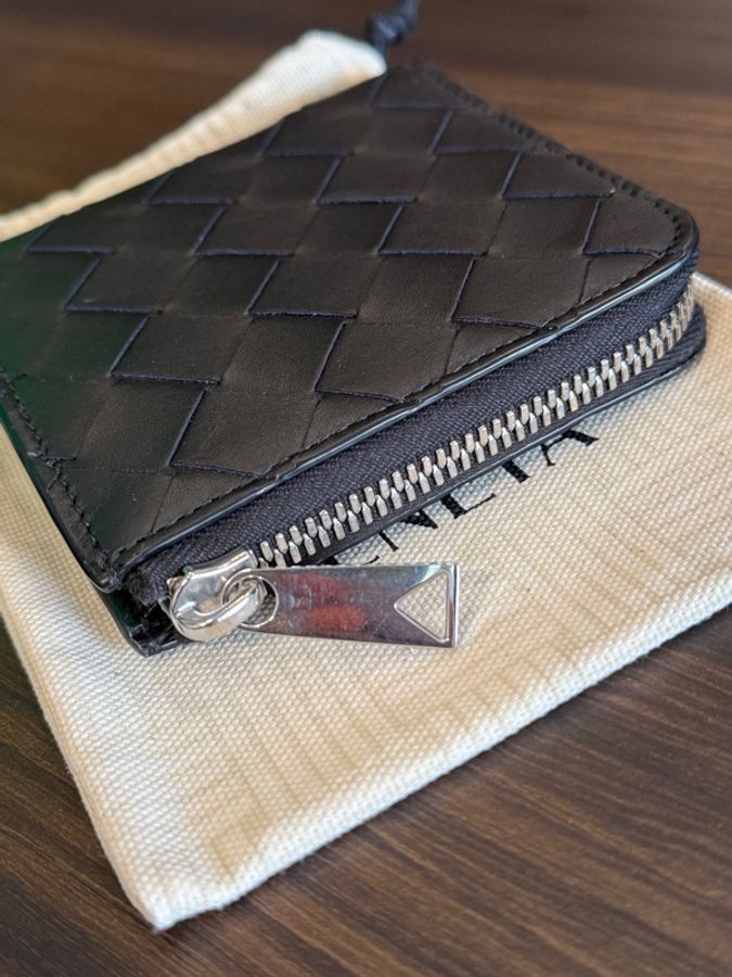 使用不到一個月 BV 編織 L型短夾 黑 Intrecciato Square Zip Around Wallet-5