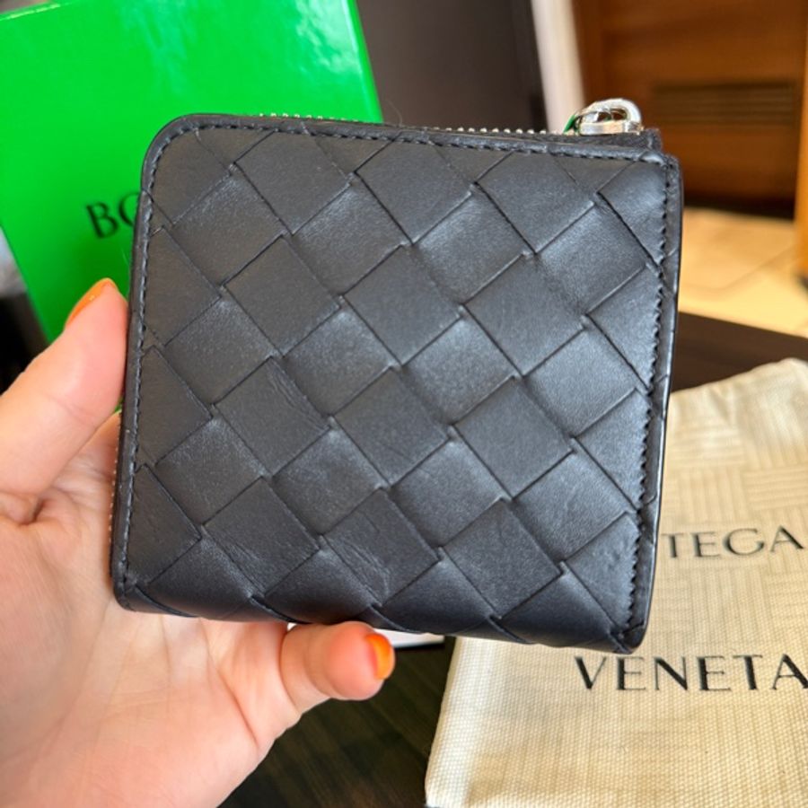 使用不到一個月 BV 編織 L型短夾 黑 Intrecciato Square Zip Around Wallet-8