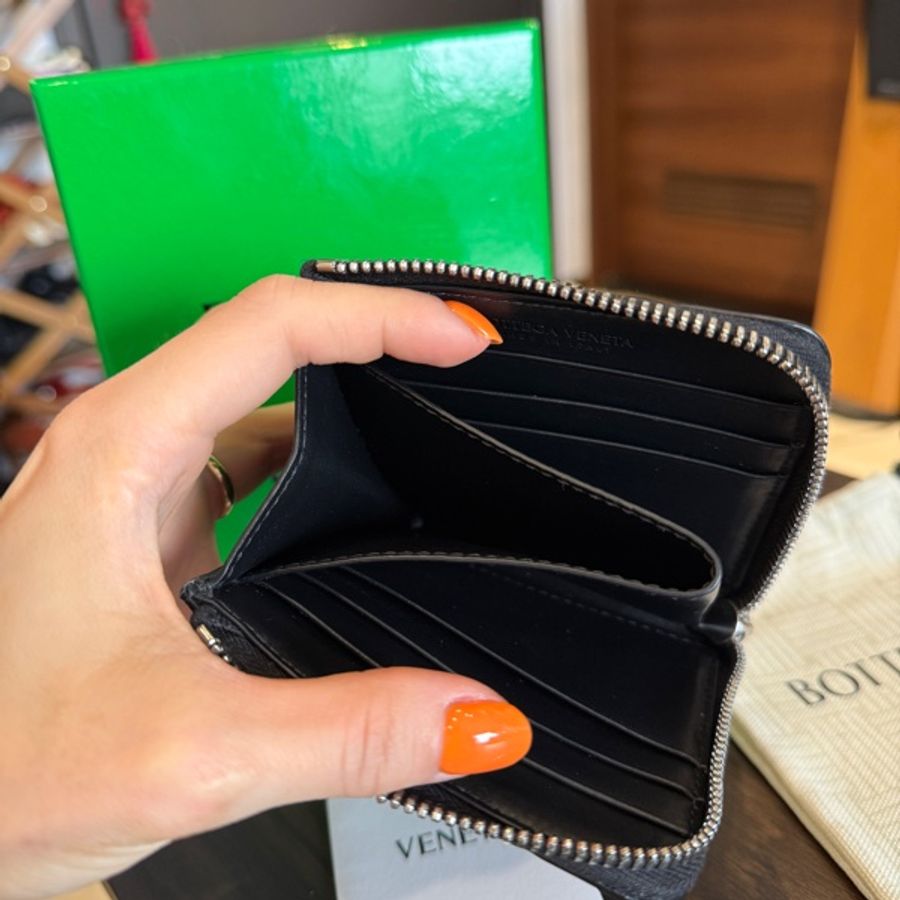 使用不到一個月 BV 編織 L型短夾 黑 Intrecciato Square Zip Around Wallet-10