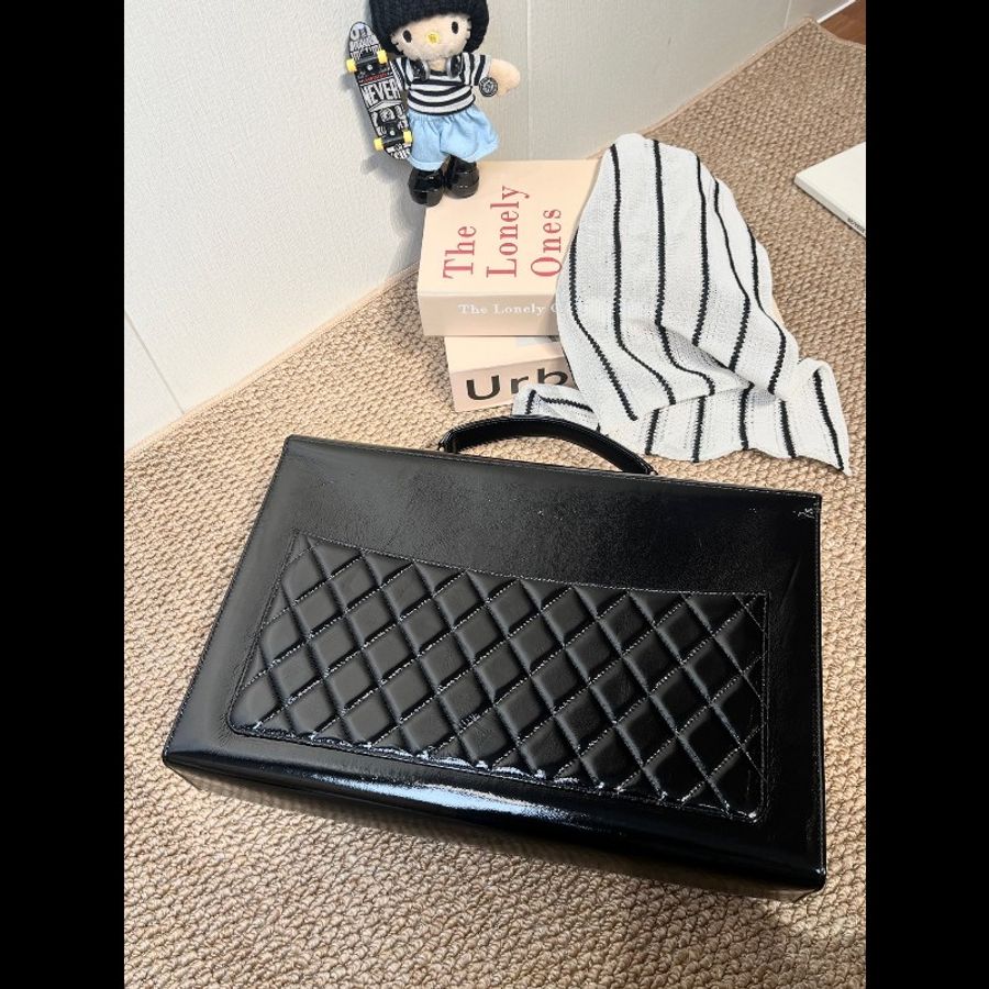 【全網唯一】Chanel 香奈兒 24A秀款皺紋油蠟羊皮公文包-1