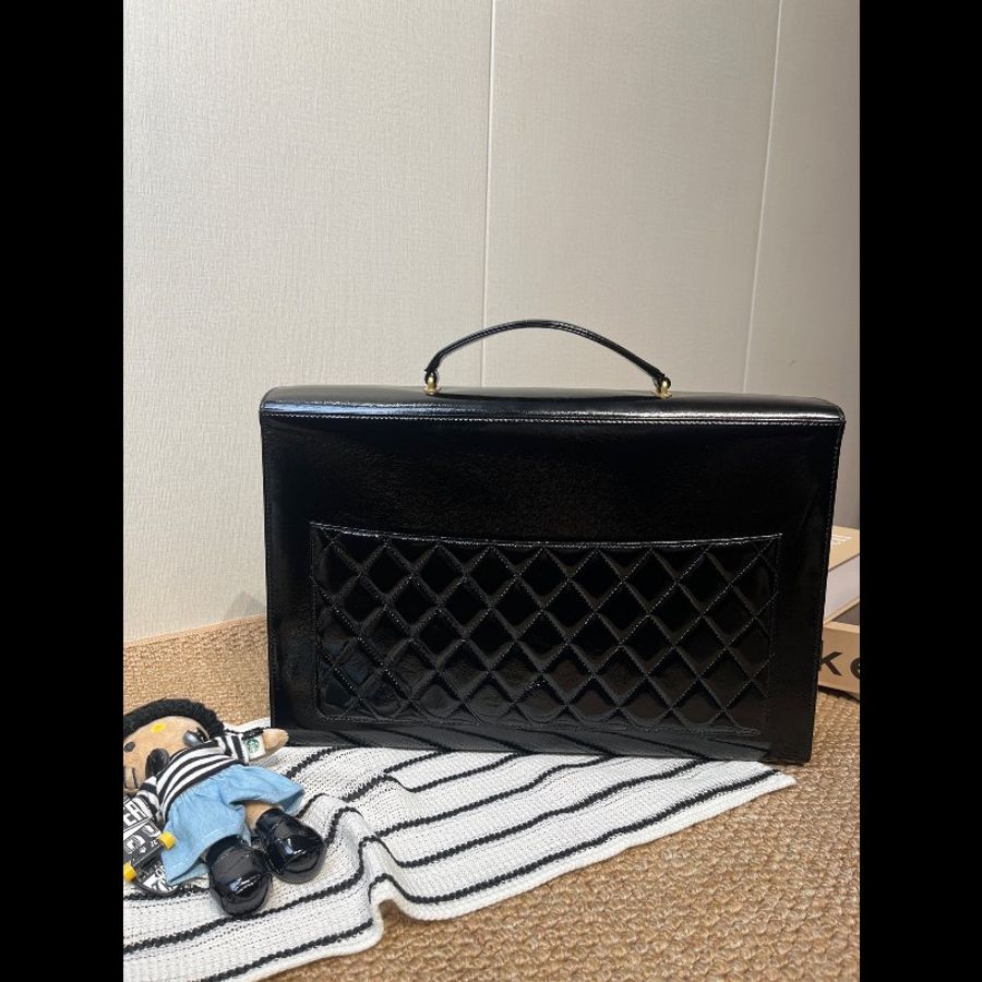 【全網唯一】Chanel 香奈兒 24A秀款皺紋油蠟羊皮公文包-6