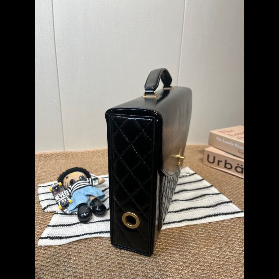 【全網唯一】Chanel 香奈兒 24A秀款皺紋油蠟羊皮公文包-7