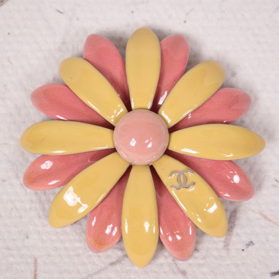 Chanel 17年古巴系列粉橘珐琅花朵胸针-0