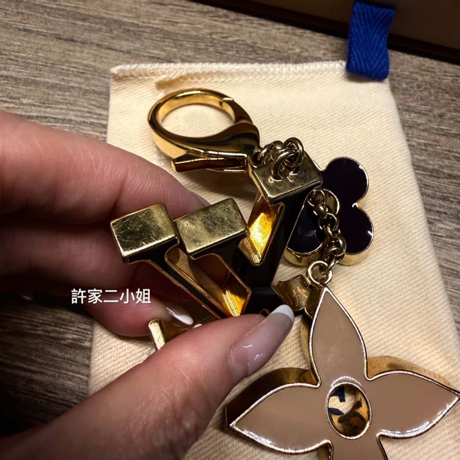 Louis Vuitton 97.98新 Fleur de Monogram 包包吊飾-7