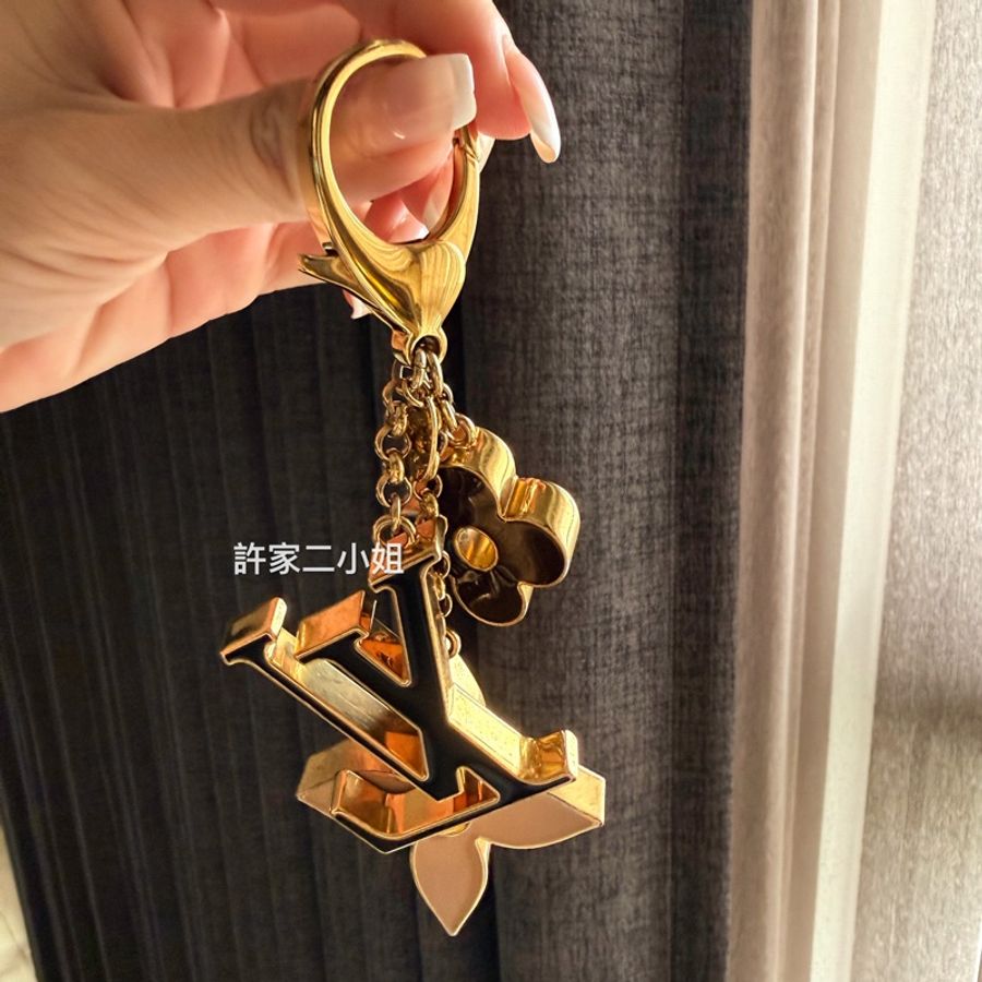 Louis Vuitton 97.98新 Fleur de Monogram 包包吊飾-12