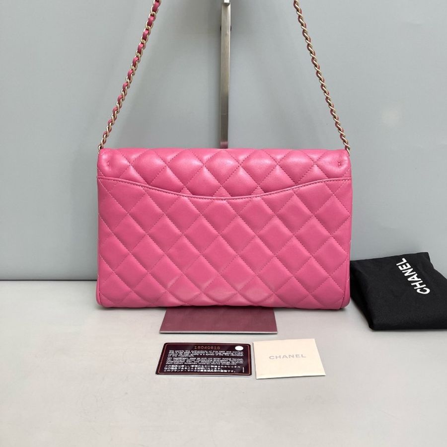 Chanel cf粉色全皮菱格金扣腋下包-1