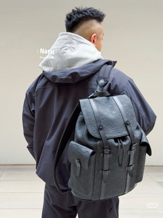 LV黑色全皮壓紋Christopher MM雙肩後背包M55699-5