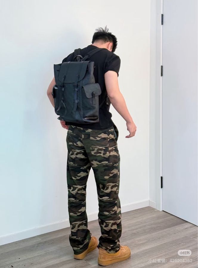 LV黑色全皮壓紋Christopher MM雙肩後背包M55699-7