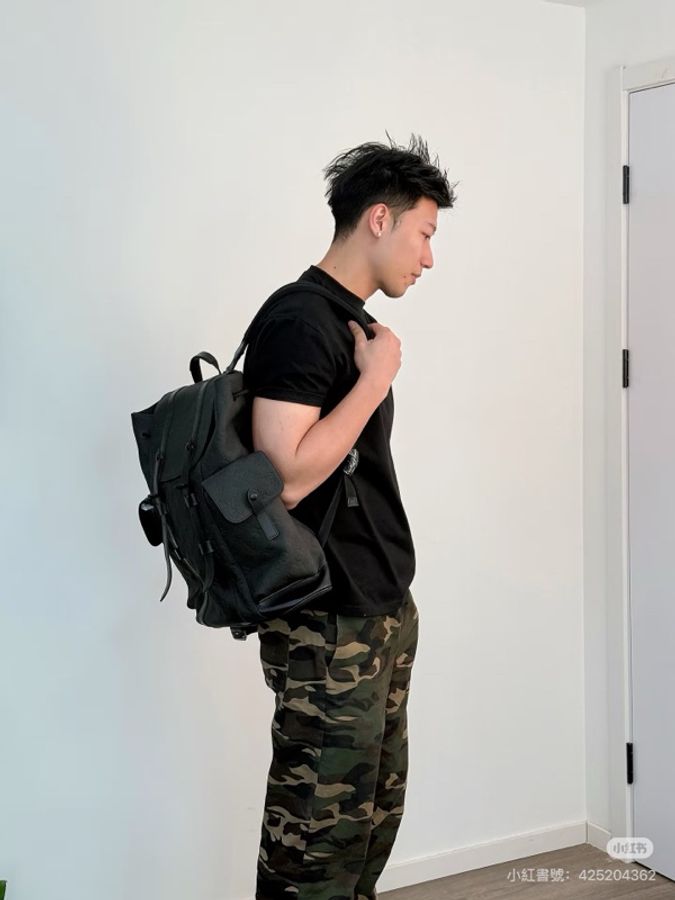 LV黑色全皮壓紋Christopher MM雙肩後背包M55699-8