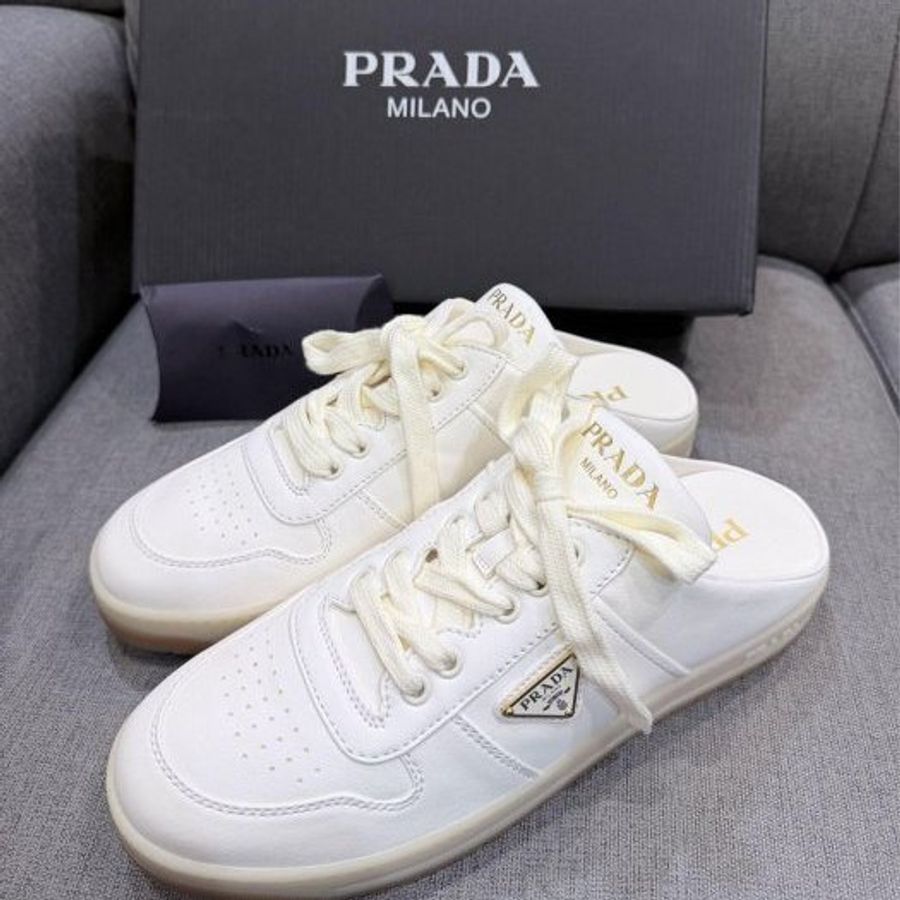 💎Han's house精品服飾💎Prada 小羊皮 半拖 鞋 義大利製  原價37000-0