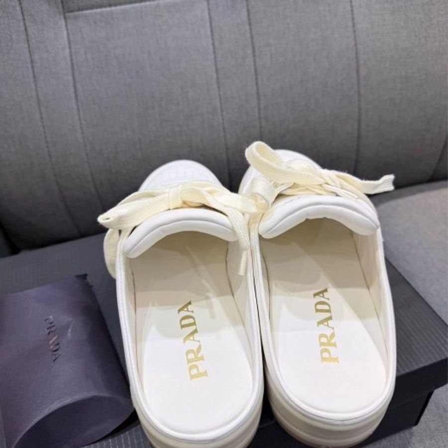 💎Han's house精品服飾💎Prada 小羊皮 半拖 鞋 義大利製  原價37000-4