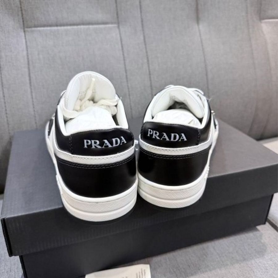 💎Han's house精品服飾💎Prada 小牛皮 鞋 現貨37/40 原價39000-4