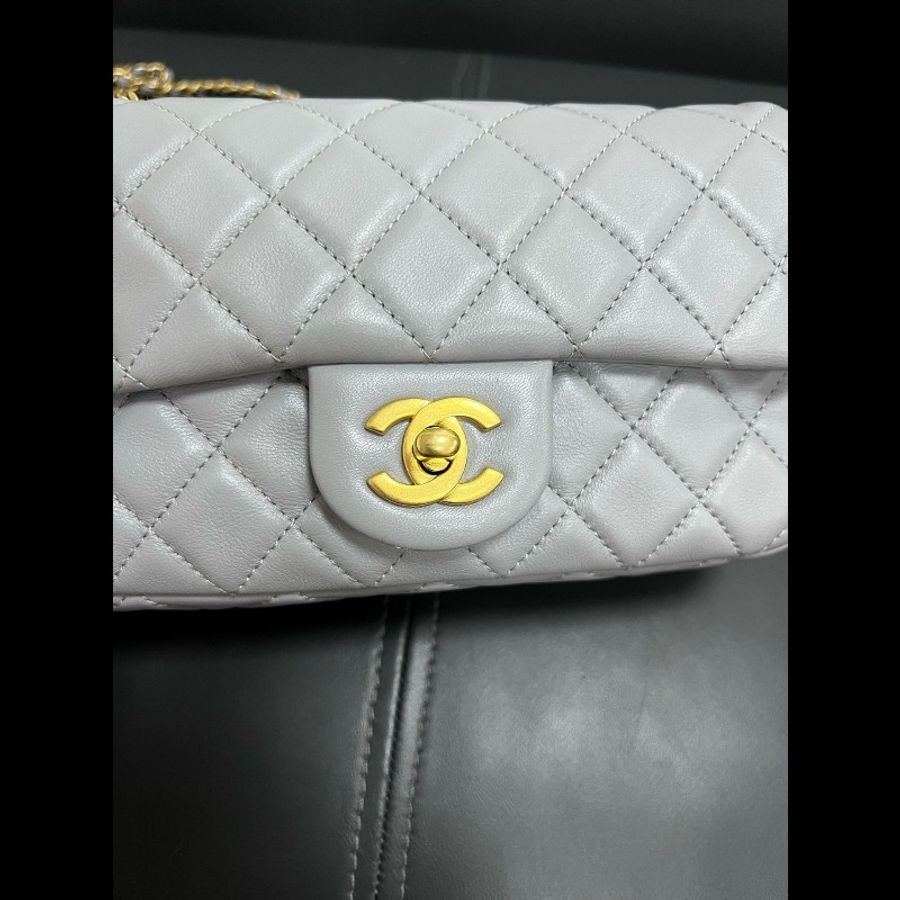 Chanel gold ball classic flap 灰色羊皮金球大mini-11