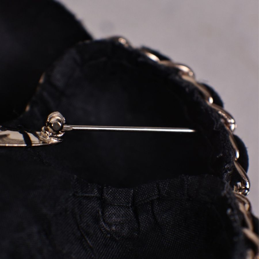 Chanel 19年灰色粗毛呢皮穿链滚边山茶花胸针-12