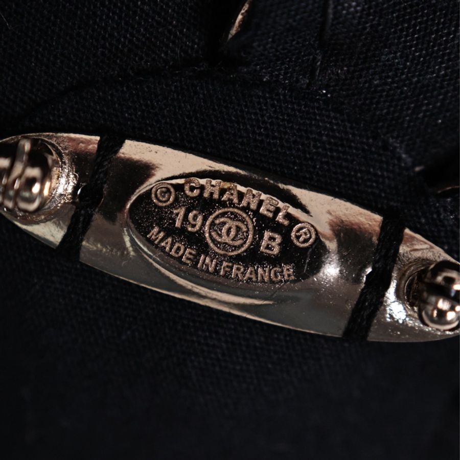 Chanel 19年灰色粗毛呢皮穿链滚边山茶花胸针-15
