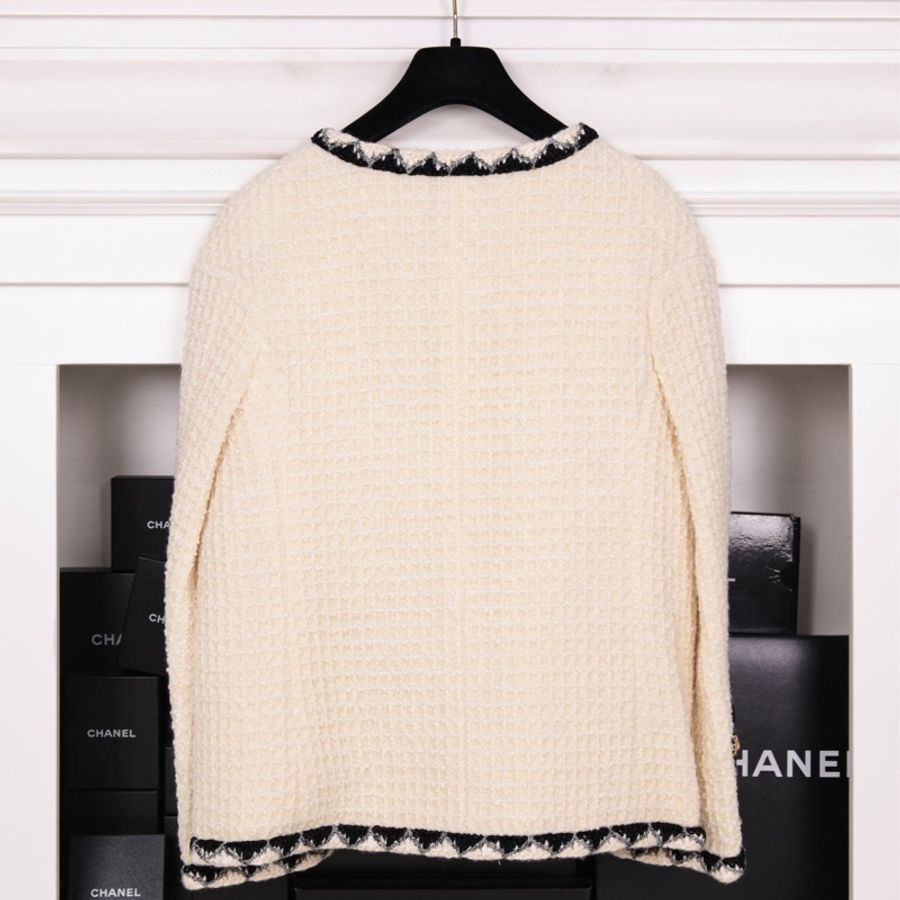 Chanel 15年萨尔茨堡系列秀款白色双排狮头扣四口袋外套FR42 25/11-1