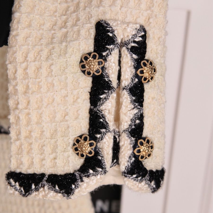 Chanel 15年萨尔茨堡系列秀款白色双排狮头扣四口袋外套FR42 25/11-29