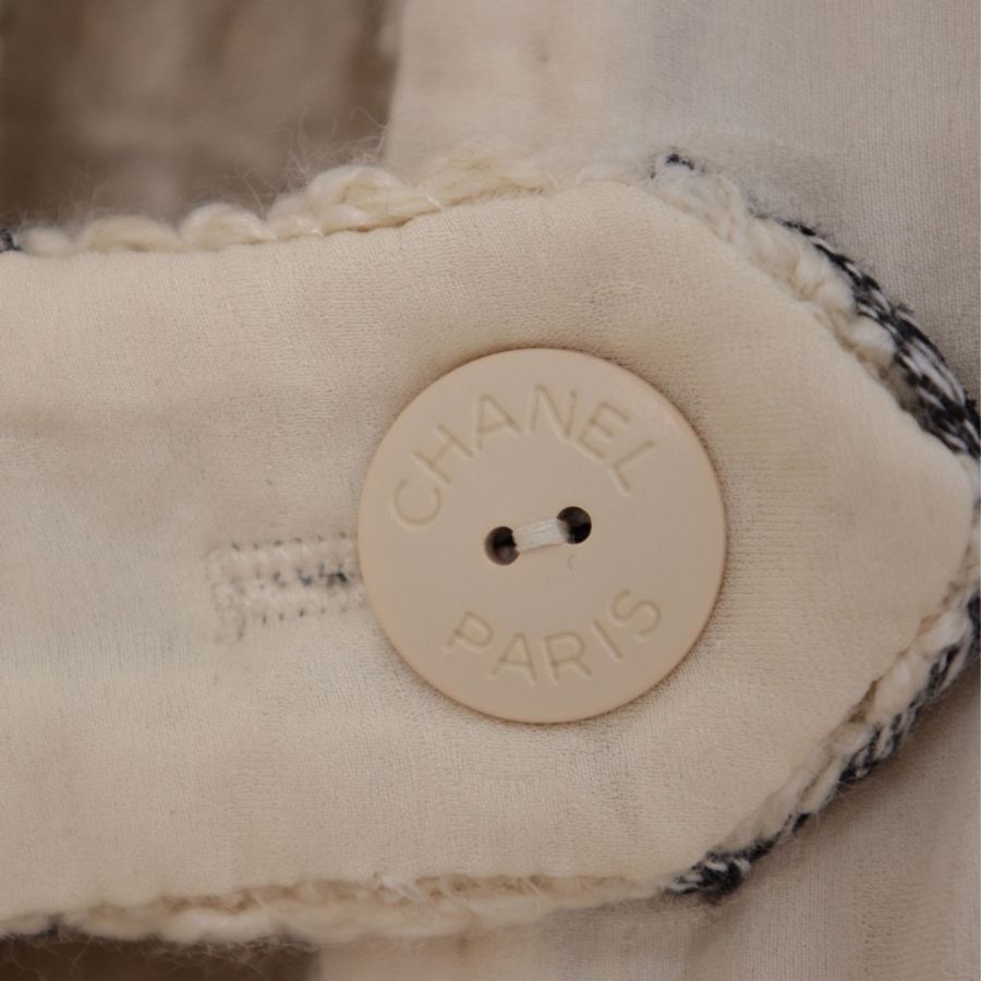 Chanel 15年萨尔茨堡系列秀款白色双排狮头扣四口袋外套FR42 25/11-40