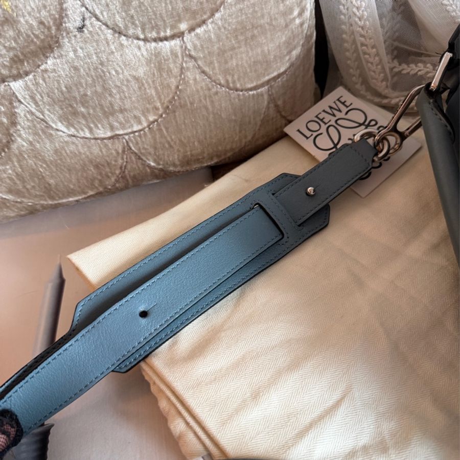 羅意威 霧霾藍 幾何包 小號。loewe puzzle bag small size blue 斜挎包 手提包 斜背包-34