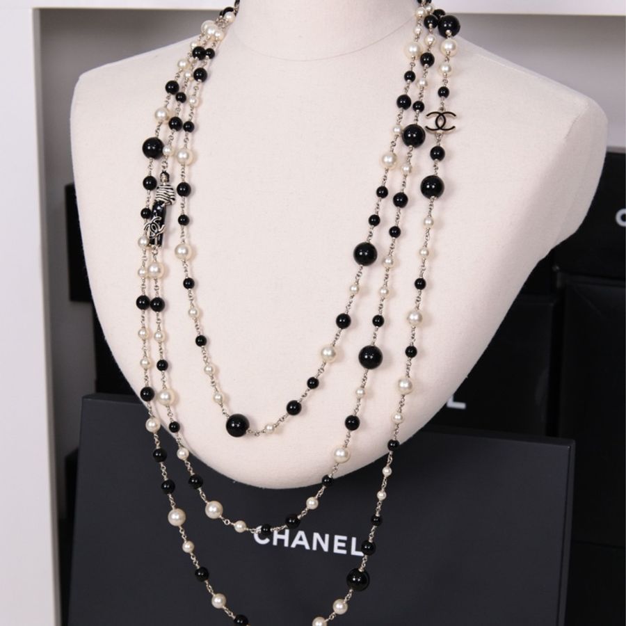 Chanel 11年黑白珍珠珐琅coco小姐人像三层长项链毛衣链-4