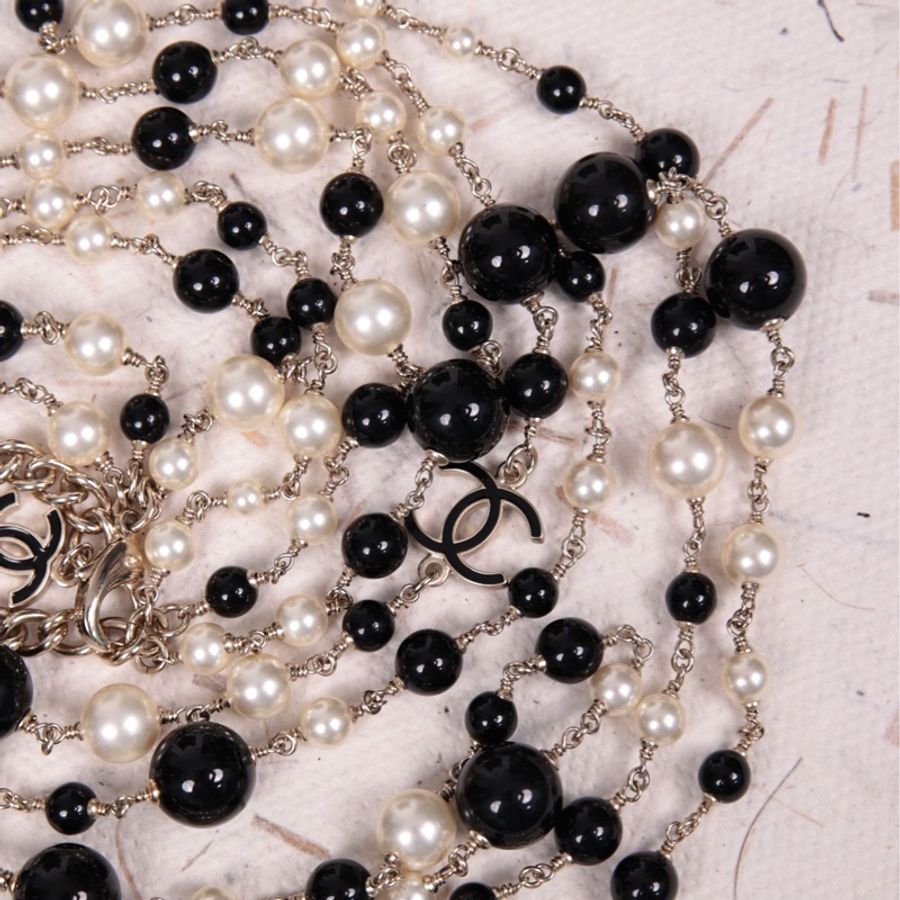 Chanel 11年黑白珍珠珐琅coco小姐人像三层长项链毛衣链-12