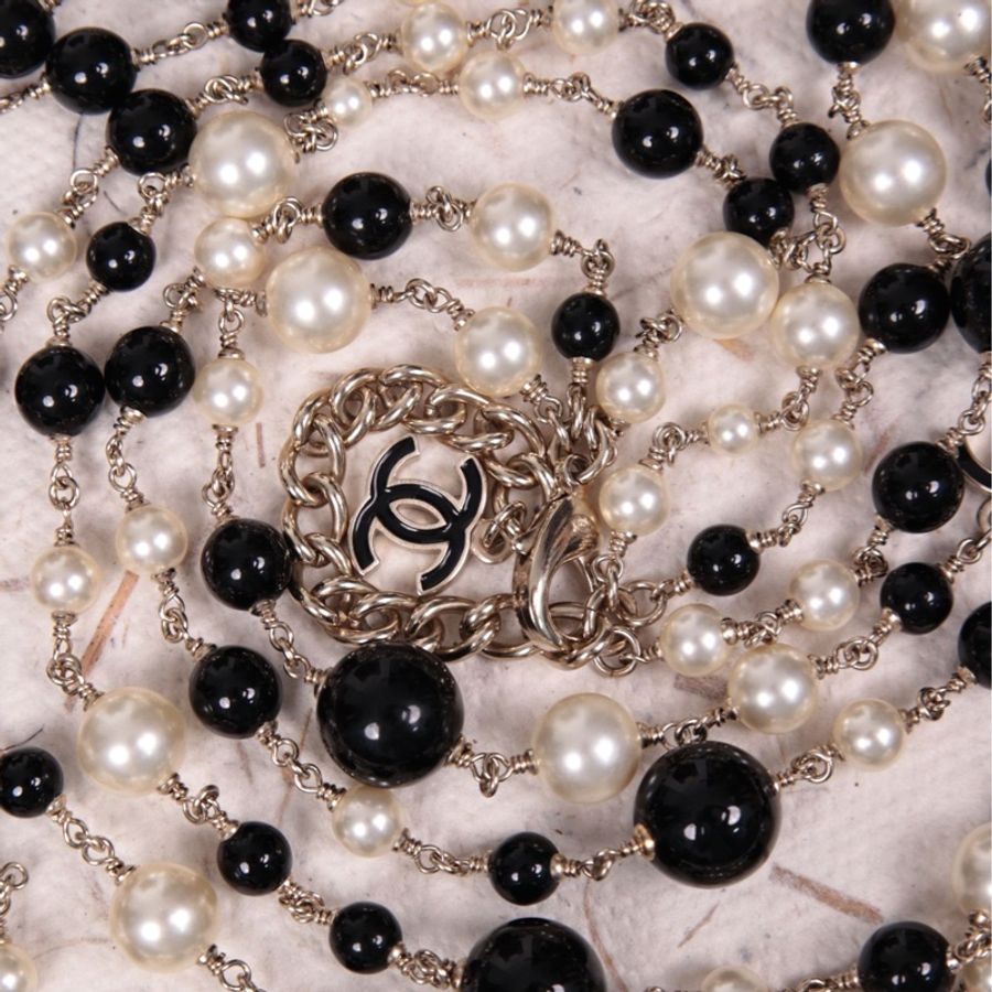 Chanel 11年黑白珍珠珐琅coco小姐人像三层长项链毛衣链-15