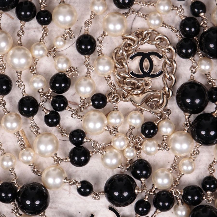 Chanel 11年黑白珍珠珐琅coco小姐人像三层长项链毛衣链-17