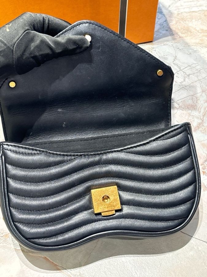 Louis Vuitton 路易威登 黑色斜挎包  有彩色字母手提-9