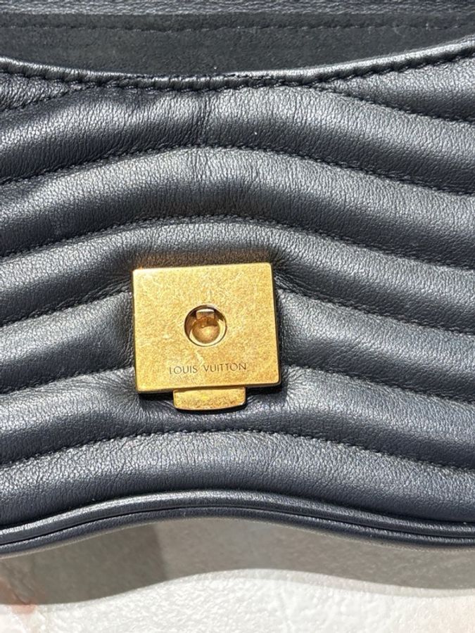Louis Vuitton 路易威登 黑色斜挎包  有彩色字母手提-10