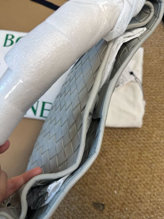 閒置新未使用 bv 葆蝶家女士淺灰色編織沙丁魚手拎包-5