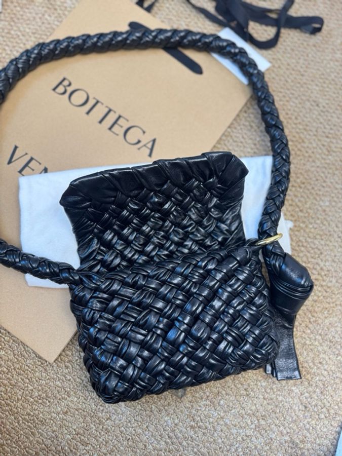 閒置新未使用 Bottega Veneta Kalimero Citta 黑色小號打結包-6