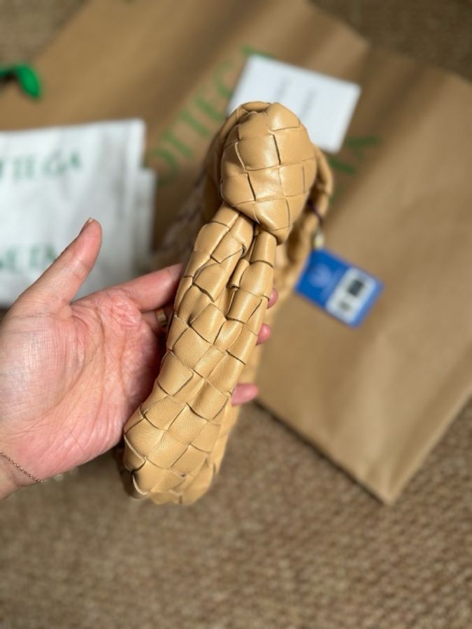 99新葆蝶家BV女士奶茶色編織mini Jodie 手拎包-5