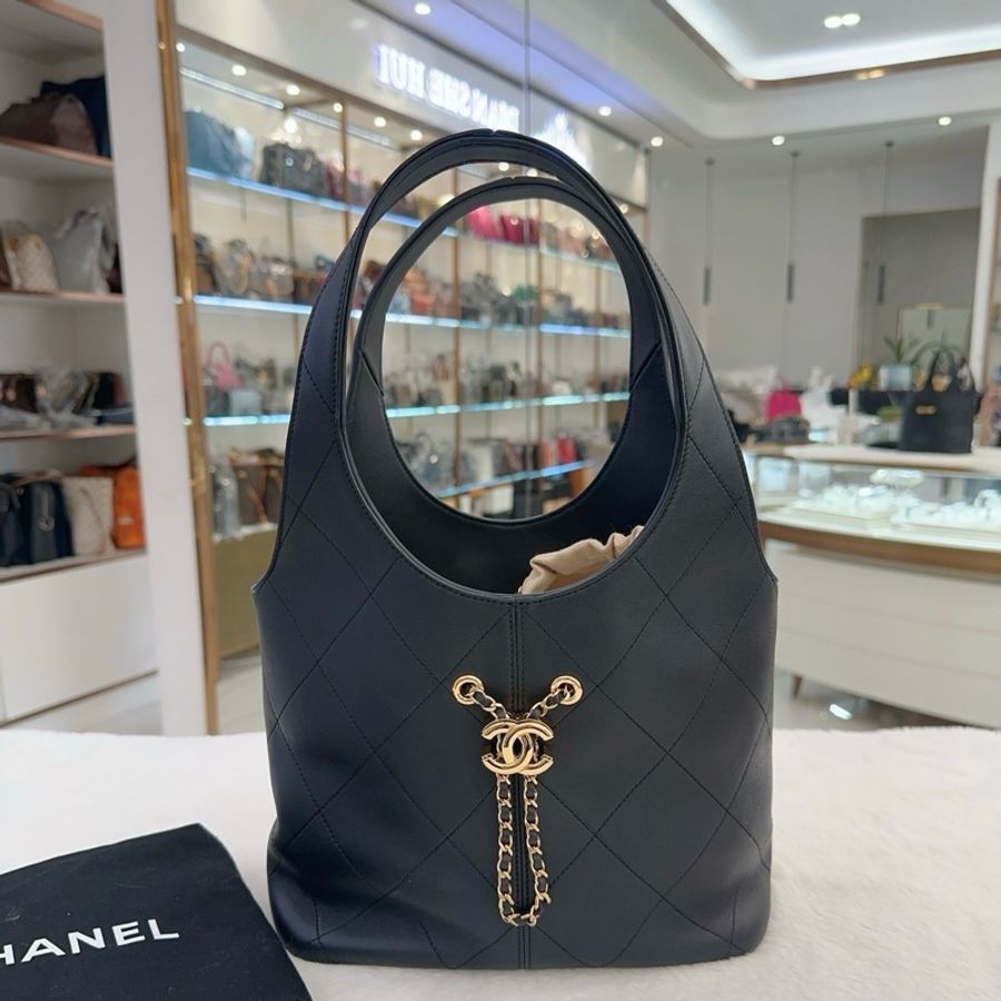 Chanel香奈兒 26P黑金牛皮Hobo菜籃子中號手提包 底長24cm-0