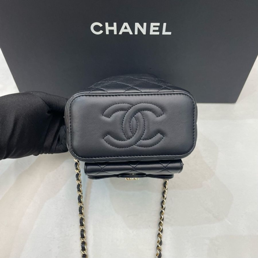 Chanel香奈兒 抽繩手提包斜挎包單肩包小水桶包 黑色金扣芯片款。-4