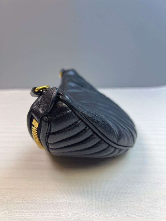 95新 miumiu繆繆黑金腰包底長24cm-9