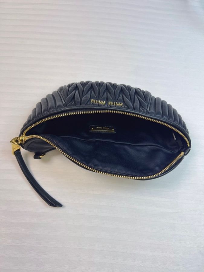 95新 miumiu繆繆黑金腰包底長24cm-10