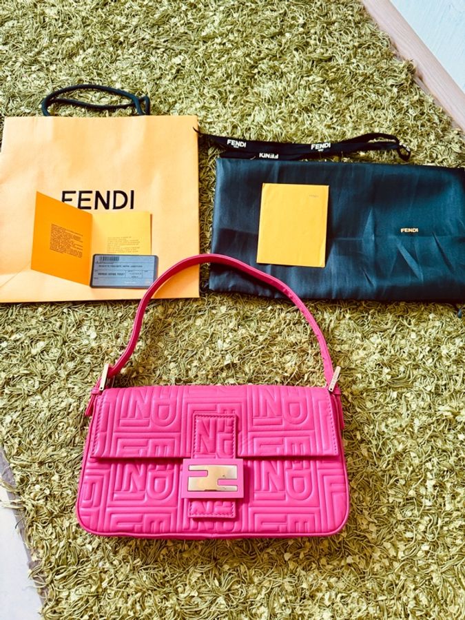 FENDI 粉紅 LOGO 壓花NAPA皮革法棍包（紙袋、防塵套、卡）絕版珍藏、看圖看內文-0