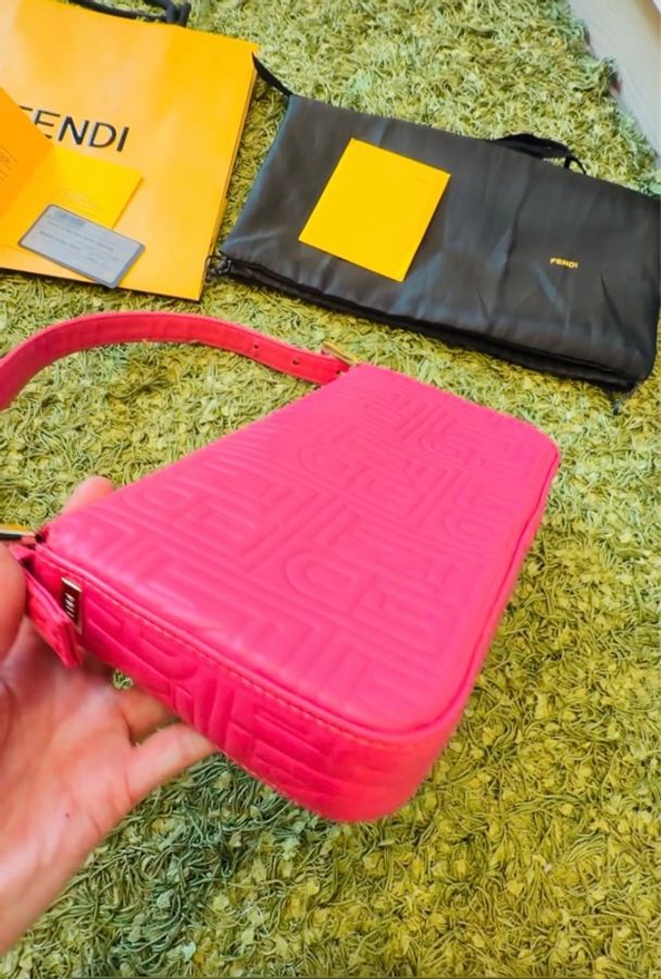 FENDI 粉紅 LOGO 壓花NAPA皮革法棍包（紙袋、防塵套、卡）絕版珍藏、看圖看內文-1