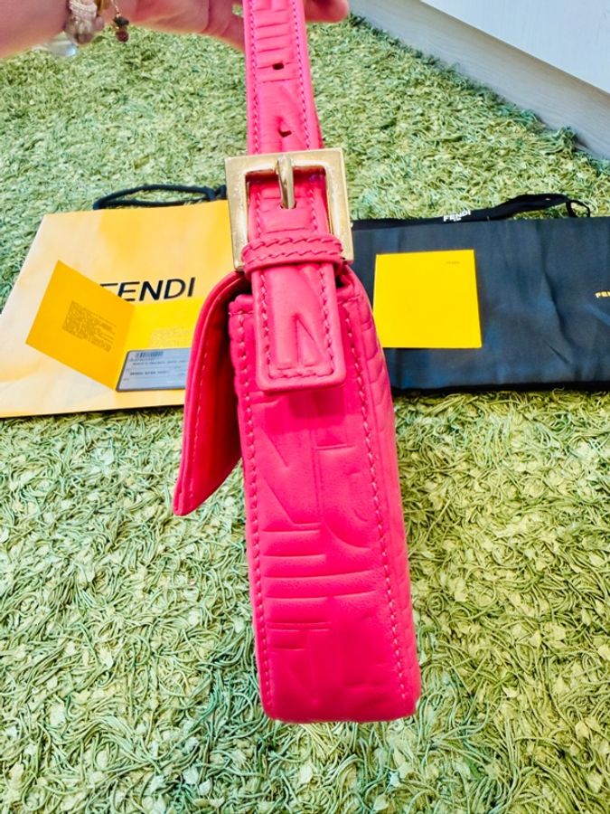 FENDI 粉紅 LOGO 壓花NAPA皮革法棍包（紙袋、防塵套、卡）絕版珍藏、看圖看內文-3