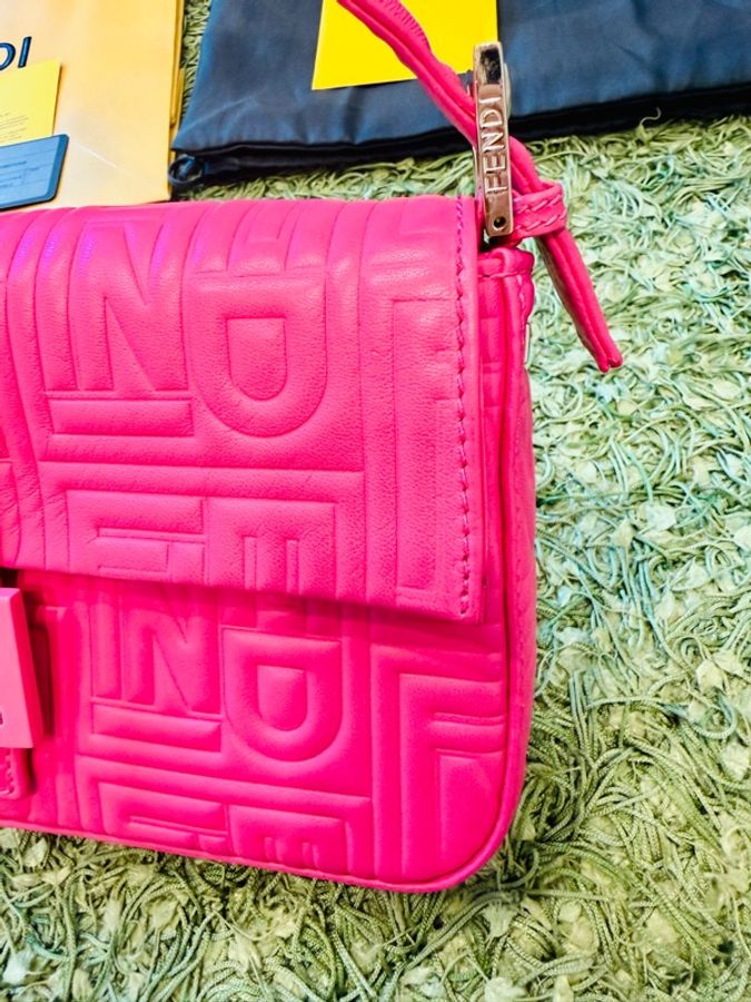 FENDI 粉紅 LOGO 壓花NAPA皮革法棍包（紙袋、防塵套、卡）絕版珍藏、看圖看內文-4