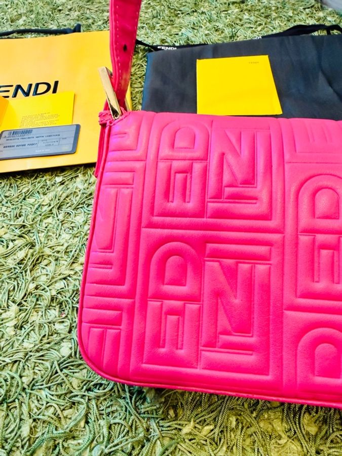 FENDI 粉紅 LOGO 壓花NAPA皮革法棍包（紙袋、防塵套、卡）絕版珍藏、看圖看內文-6