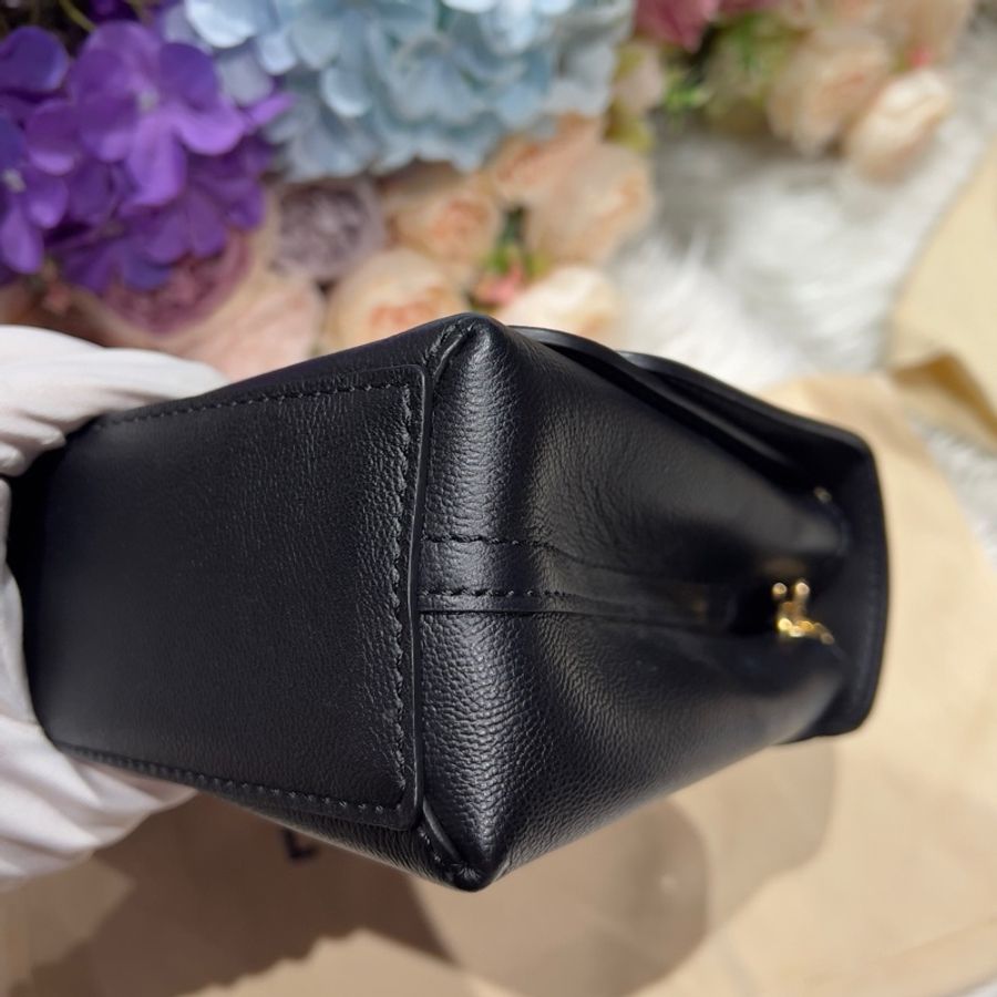 LV 路易威登 very chain 牛皮郵差包-6