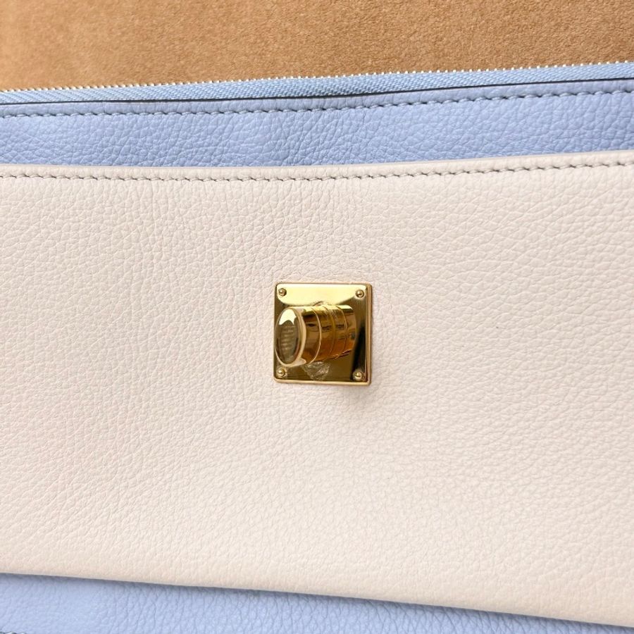 LV My Lockme 藍白雙色小牛皮金屬鍊帶 翻蓋信封包-20
