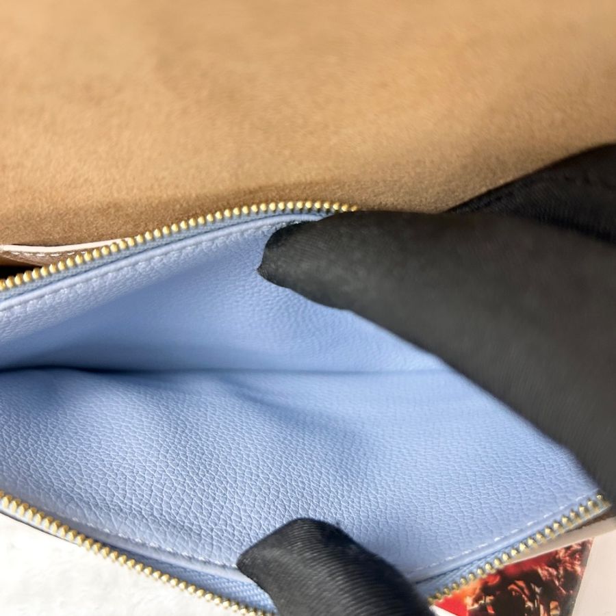 LV My Lockme 藍白雙色小牛皮金屬鍊帶 翻蓋信封包-23