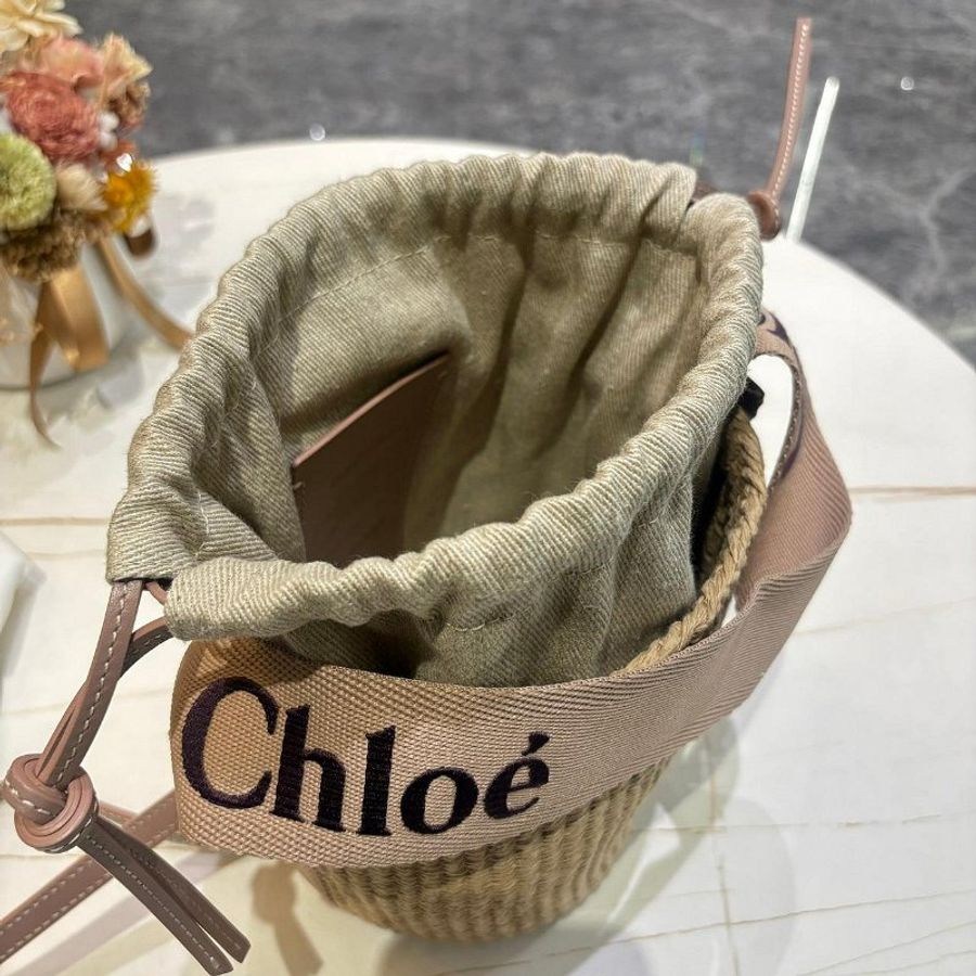 *SHIHNA名牌精品*Chloé Woody 小型 字母刺繡織草編水桶包(粉色)-4