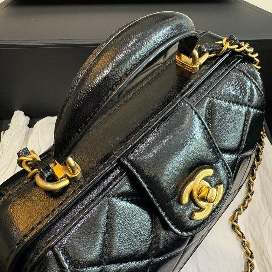 *SHIHNA名牌精品* CHANEL 24A Lambskin Doctos bag 醫生包中號(芯片款)-3