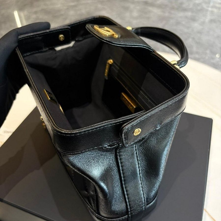 *SHIHNA名牌精品* CHANEL 24A Lambskin Doctos bag 醫生包中號(芯片款)-6
