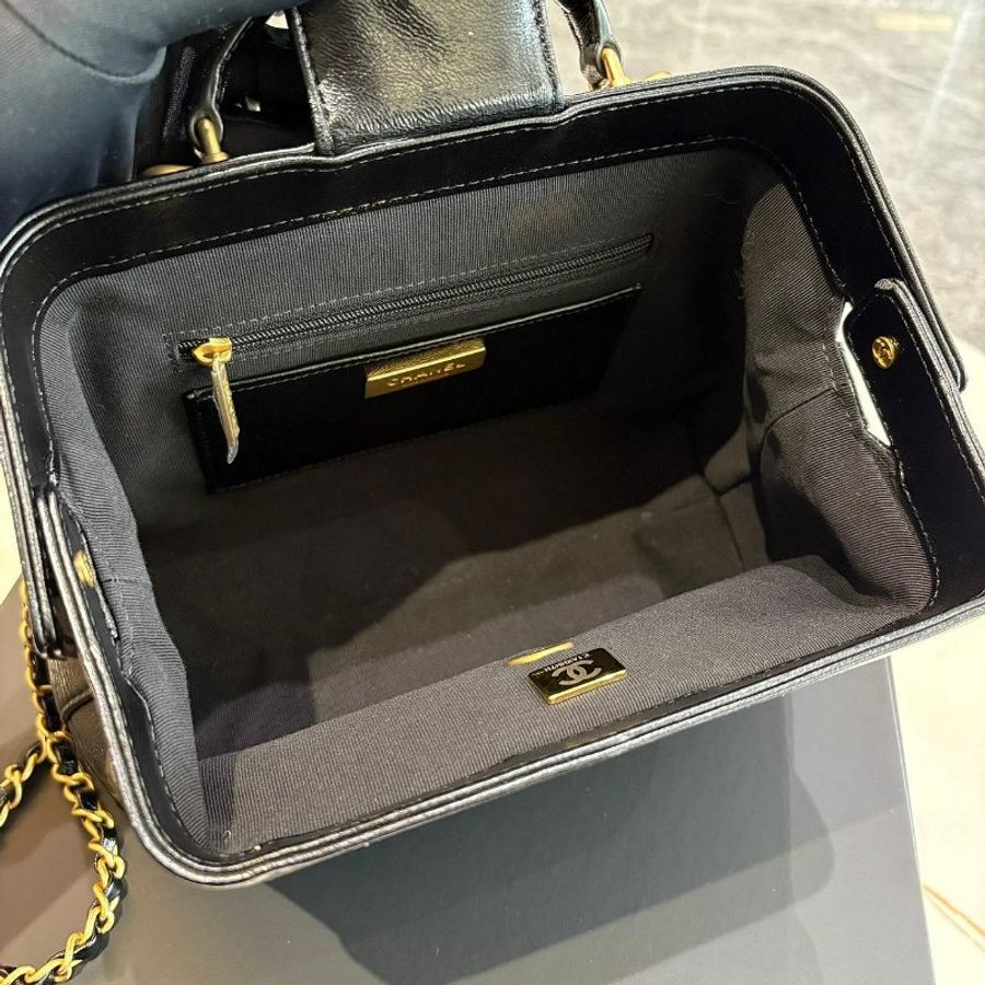 *SHIHNA名牌精品* CHANEL 24A Lambskin Doctos bag 醫生包中號(芯片款)-7