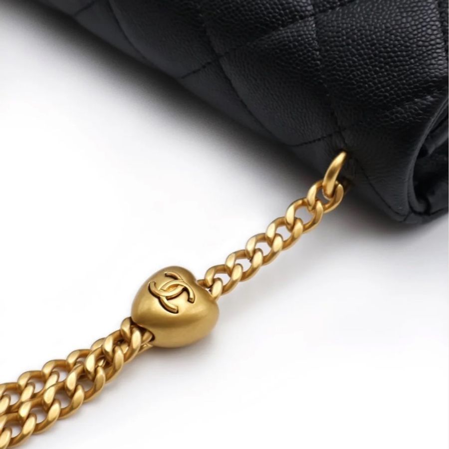 CHANEL 愛心調節釦口蓋包🖤24P-4